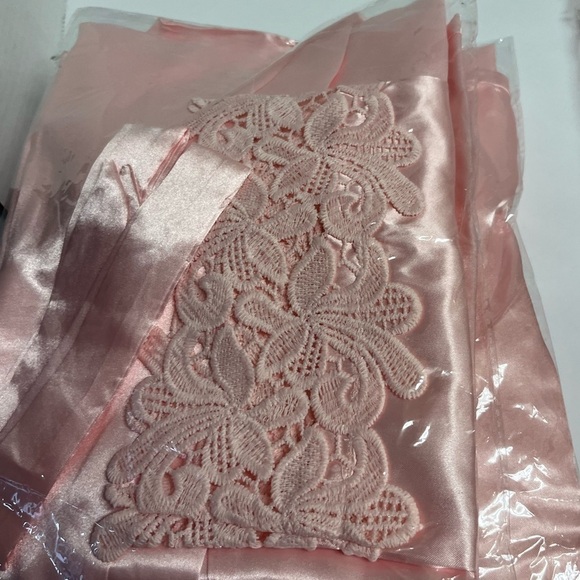 Bridal Women Robes Getting Ready for Bride and Bridesmaids New In Package - Picture 3 of 3